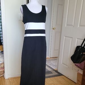 INTRIGUE Black and White Sleeveless Maxi Dress
